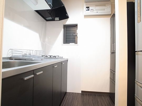 キッチン - 新宿まで21分上井草駅から徒歩6分} - ルームシェアルームメイト