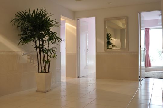 玄関 - ドミトリー料金は横浜最安値！お友達と一緒に♪もちろんお1人でもお気軽に♪短期利用もできます♪} - ルームシェアルームメイト