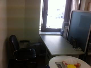 机 - 港区赤坂の中心でオフィスシェア} - ルームシェアルームメイト