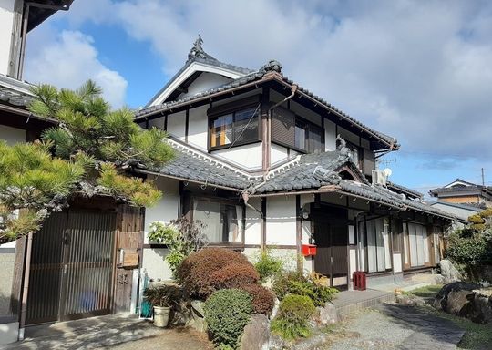 建物 - 京都府福知山市と兵庫県丹波市の県境！自然豊かな場所にあるシェアハウスWぴーす} - ルームシェアルームメイト