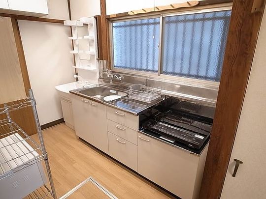 キッチン - 東京駅から2駅の尾久駅徒歩圏　個室3万円台からの女性専用シェアハウス} - ルームシェアルームメイト