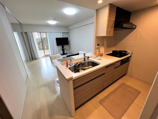 キッチン - マンション・個室・築浅・日割り可・千代田線/日比谷線・綾瀬/小菅} - ルームシェアルームメイト