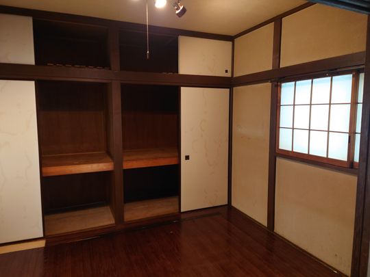 個室 - 東中野駅徒歩8分の一軒家でルームシェアしませんか？} - ルームシェアルームメイト