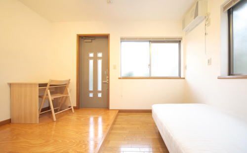 個室 - 女性限定のシェアハウス☆102号室☆} - ルームシェアルームメイト