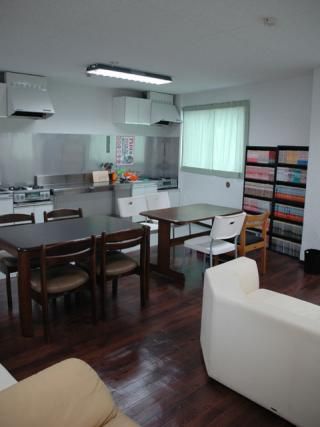 リビング - 練馬駅前　35,000円（完全個室）} - ルームシェアルームメイト