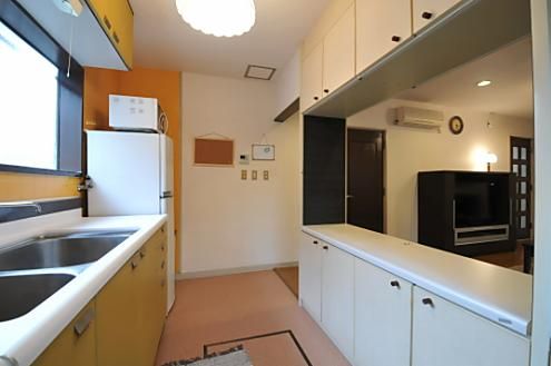 キッチン - 1ヶ月家賃off中！我が家のラウンジに留学しませんか？アットホームで温かい国際的シェアハウスです:D} - ルームシェアルームメイト