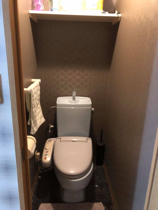 トイレ - 【設備充実】オートロック付きの広々としたマンション} - ルームシェアルームメイト