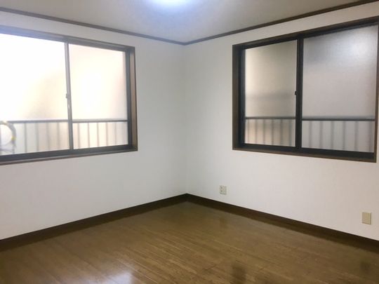 ダイニング - 六本木　徒歩２分　新規シェアルーム　4.4万円から} - ルームシェアルームメイト