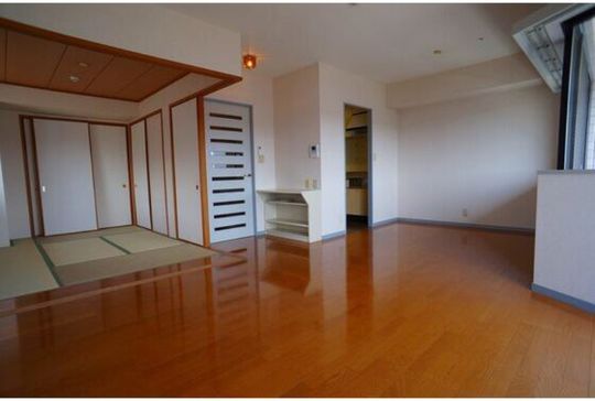 リビング - 猫と共に趣味を堪能できる家} - ルームシェアルームメイト