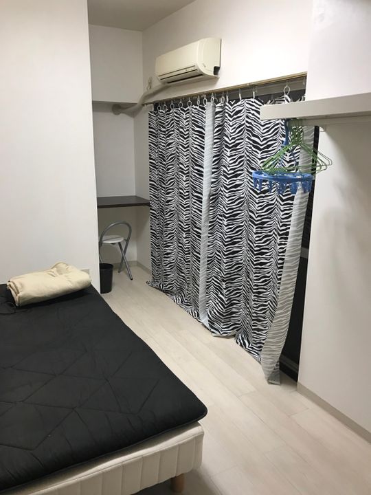 個室 - 【☆初月家賃割引キャンペーン☆駅から徒歩5分!コンビニまで徒歩1分♪全室鍵付個室♪】} - ルームシェアルームメイト