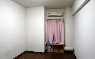 個室 - 【即入可】京急川崎駅から徒歩5分　jr川崎駅から徒歩10分　ルームシェアメイトを募集します。} - ルームシェアルームメイト