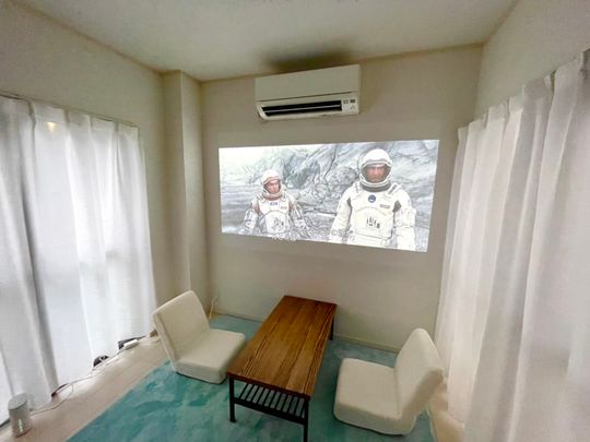 リビング - 杉並区方南町で「男性1名」「女性1名」シェアハウス可能な方を募集中です！WEB制作やマーケティング、事業デザインなど、無料で学習&実践サポートもしてます。} - ルームシェアルームメイト