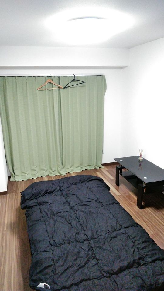 個室 - ルームメイト募集} - ルームシェアルームメイト