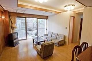 リビング - 億ション（1億円以上のマンションの事）に住まう贅沢!!} - ルームシェアルームメイト