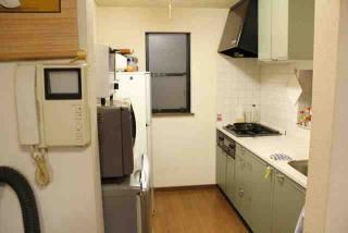 キッチン - 中シェアメイト募集！ 中目黒・祐天寺エリア デザイナーズ戸建4ldk 6畳} - ルームシェアルームメイト