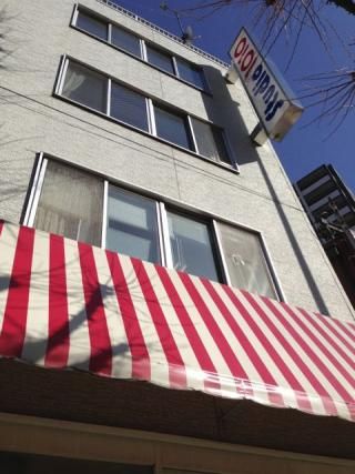 建物 - 北千住駅から徒歩７分、通勤・通学に便利な女性専用ドミトリーです。共有フリースペースもあり、それぞれの生活スタイルで過ごせます。} - ルームシェアルームメイト