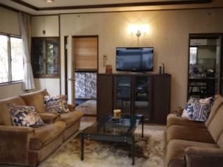 リビング - 商店街好き集まれ。世田谷の一軒家シェアハウス。} - ルームシェアルームメイト