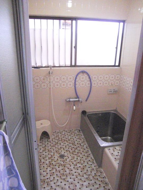 風呂 - バイク駐輪可 西東京市 ひばりヶ丘駅 徒歩約12分　完全個室、鍵、エアコン付!} - ルームシェアルームメイト