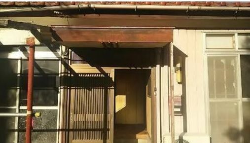 建物 - 高崎駅から2.5km、閑静な住宅街、光熱費込み月25000円　駐車場無料} - ルームシェアルームメイト