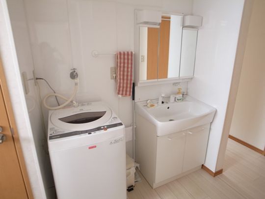 トイレ - 女性限定シェアハウス★☆アクセス良好！！場所は福岡市東区箱崎！} - ルームシェアルームメイト