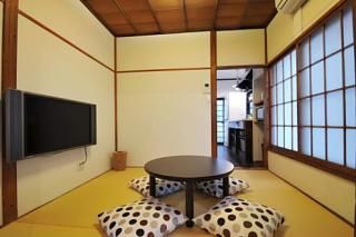 リビング - 戸越商店街すぐ！　レトロな一軒家シェアハウスです} - ルームシェアルームメイト