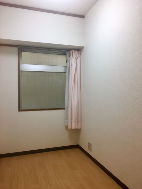 個室 - 〜山手線と千代田線が最寄駅、オートロックのシェアハウスです〜} - ルームシェアルームメイト