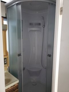 シャワー - 【家賃18,000円~‼️】【品川区西大井】激安シェアハウス‼️} - ルームシェアルームメイト