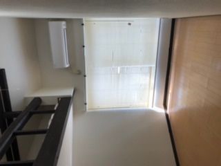 個室 - 最寄駅から徒歩5分の戸建シェアハウスです。} - ルームシェアルームメイト