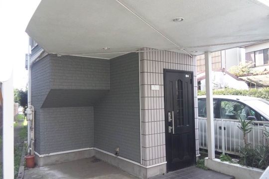 玄関 - セキュリティ万全安心！新宿渋谷吉祥寺から約30分駅から2分、多摩川近隣の戸建て住宅!敷金礼金0円!5.5畳フローリング鍵付個室PCスマホのNET無料!} - ルームシェアルームメイト