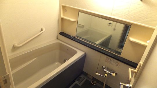 風呂 - 【女性限定】落ち着いたマンションでルームシェア　コンビニ至近　駐車場有} - ルームシェアルームメイト