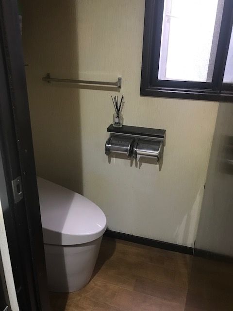 トイレ - 駅まで徒歩5分の個室シェアハウス} - ルームシェアルームメイト