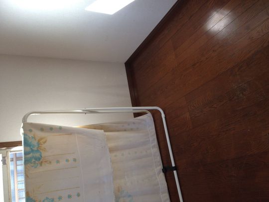 個室 - 即入居可！ドア付き個室約7畳、吉祥寺徒歩圏内♫新宿まで一本！家賃40000円で閑静な住宅街の好立地、駐輪場あり☆} - ルームシェアルームメイト