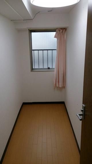 個室 - 駅まで4分！山手線西日暮里で新生活を♪} - ルームシェアルームメイト