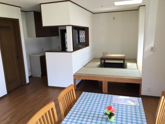 リビング - 高砂市一軒家です} - ルームシェアルームメイト