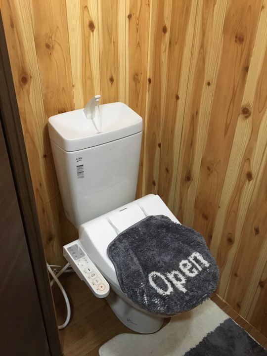 トイレ - ★〜若者が集う北千住、駅から徒歩5分、レトロ風味なシェアハウスです〜} - ルームシェアルームメイト