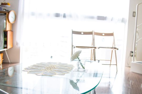 ダイニング - 女性１名限定☆短期・長期ルームメイト募集！八丁堀の眺望◎最上階デザイナーズマンションです！} - ルームシェアルームメイト