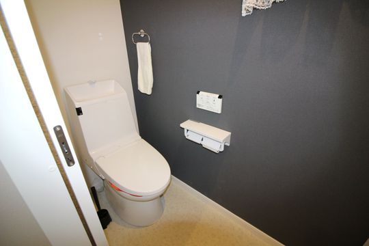 キッチン - 横浜で静かな暮らし！} - ルームシェアルームメイト