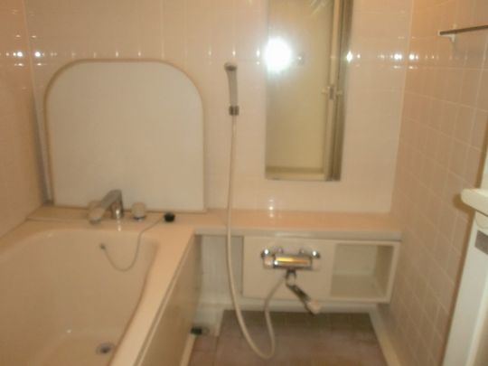 風呂 - 駅近　スーパー・コンビニ・ホームセンター至近　フリーレント1か月キャンペーン　リモートワークスペース利用可} - ルームシェアルームメイト