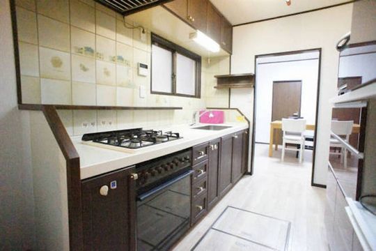 キッチン - 駅から徒歩3分 スカイツリーが見える鉄骨3階建てのシェアハウスです!} - ルームシェアルームメイト