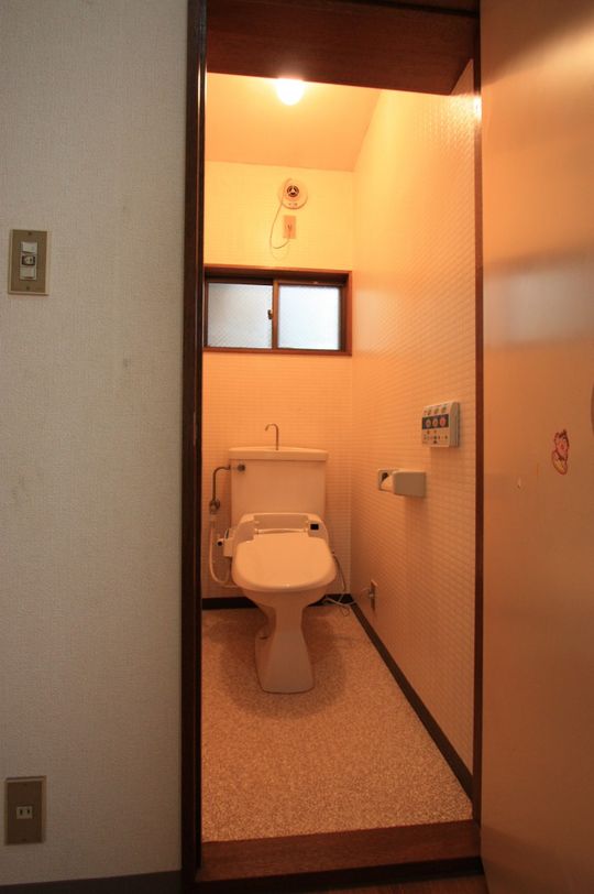 トイレ - ◇池袋駅徒歩16分◇北池袋駅6分◇家賃2万9千円◇初月家無料！最初にかかる費用は2万8千円のみ◇} - ルームシェアルームメイト