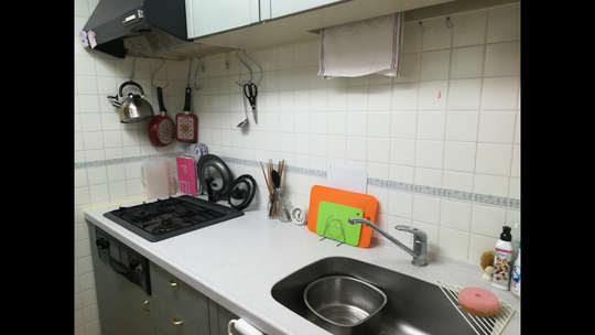 キッチン - 女性限定☆　電動自転車貸し出し　オートロックマンション} - ルームシェアルームメイト