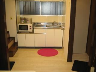 キッチン - 笹塚の戸建リノベーションシェアハウス　フリーレントキャンペーン（綺麗な物件）} - ルームシェアルームメイト