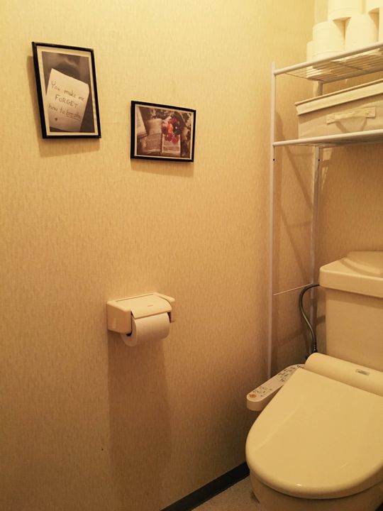 トイレ - 日当たりのいい個室、渋谷まで20分} - ルームシェアルームメイト