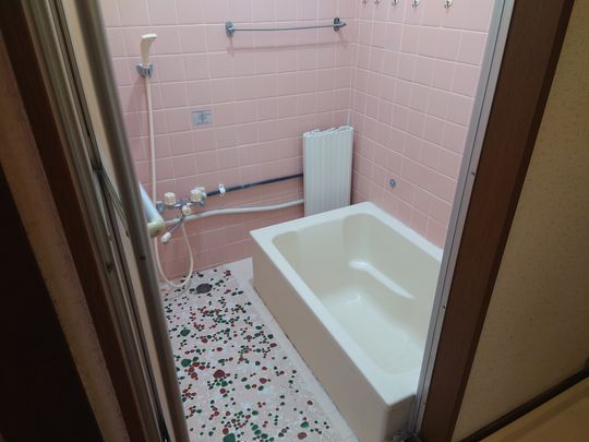 風呂 - 東中野駅徒歩8分の一軒家でルームシェアしませんか？} - ルームシェアルームメイト