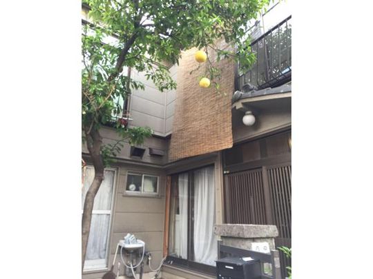 建物 - 東京都葛飾区で駅近鍵付き個室シェアハウス3万円〜から} - ルームシェアルームメイト