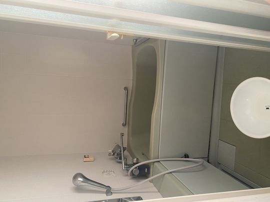 風呂 - 福島駅の近くの好立地でシェアハウスに住みませんか？？} - ルームシェアルームメイト