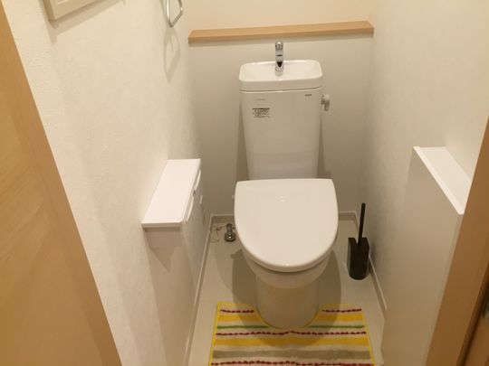 キッチン - 私自身は男性ですが…} - ルームシェアルームメイト