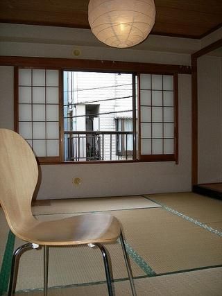 個室 - 都会の中の明るい下町。笹塚/中野新橋の6ldkハウス} - ルームシェアルームメイト