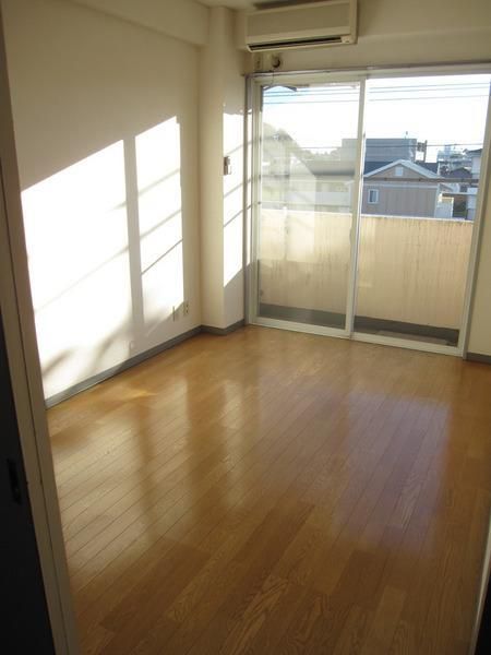 ベッド - 川崎市多摩区南武線沿線、お部屋貸します。} - ルームシェアルームメイト