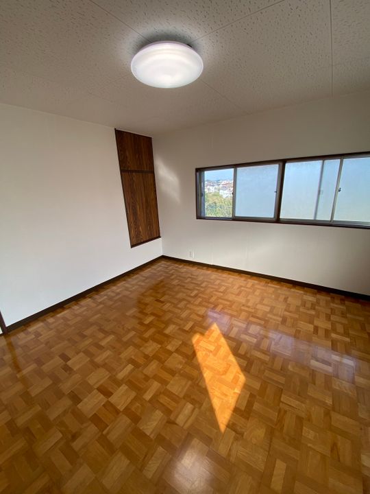 個室 - 【webデザイナー/動画クリエイター限定】【家賃4万~】【食べ放題】【案件紹介有】} - ルームシェアルームメイト